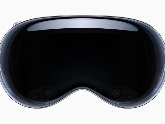 Apple-WWCD23-Vision-Pro-glass-230605