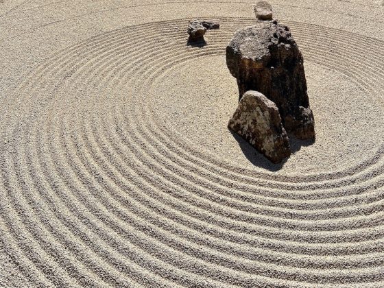 japanese-zen-garden-jennifer-goolsby-d9hhl8JXySg-unsplash